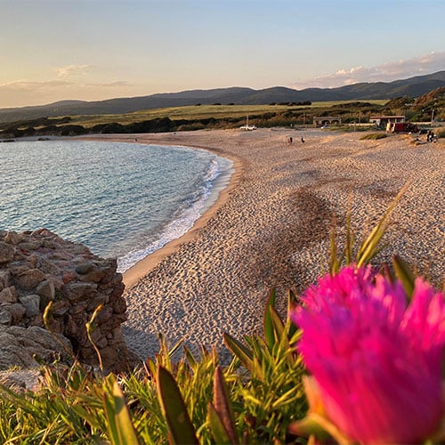 plage du Petit Capo aux lueurs du début de soirée